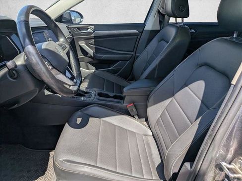 Used 2022 Volkswagen Jetta SE w/ Panoramic Sunroof Package FWD image 13