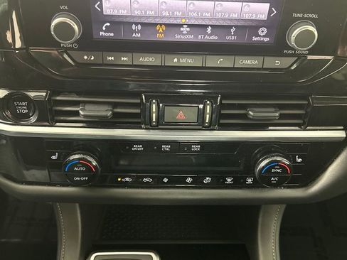 Used 2025 Nissan Pathfinder SV image 15