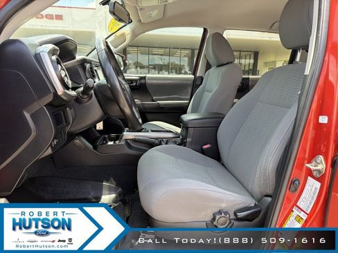 Used 2017 Toyota Tacoma SR5 w/ Tow Package RWD image 18