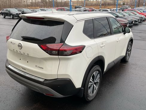 Used 2023 Nissan Rogue SV w/ SV Premium B Package image 5