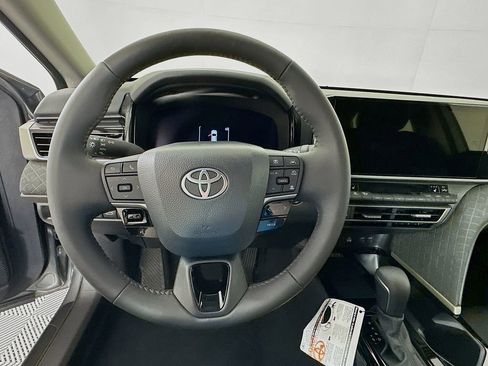 Used 2025 Toyota Camry XLE image 11