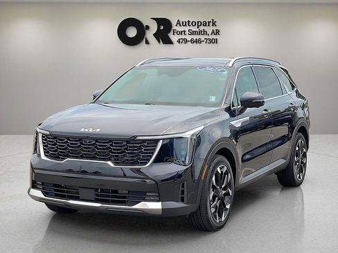 Used 2025 Kia Sorento SX FWD image 2