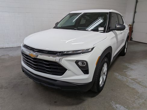 Used 2024 Chevrolet TrailBlazer LS w/ LS Convenience Package AWD/4WD image 11