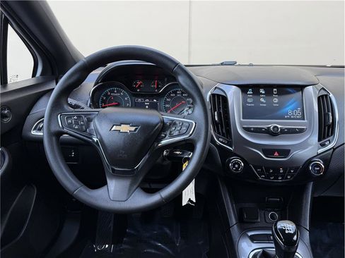 Used 2017 Chevrolet Cruze LT image 39
