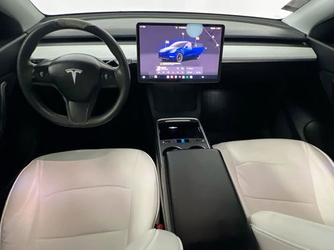 Used 2022 Tesla Model Y Long Range AWD/4WD image 28