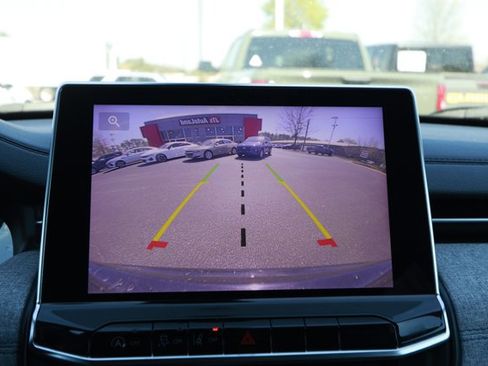 Used 2024 Jeep Compass Latitude image 17