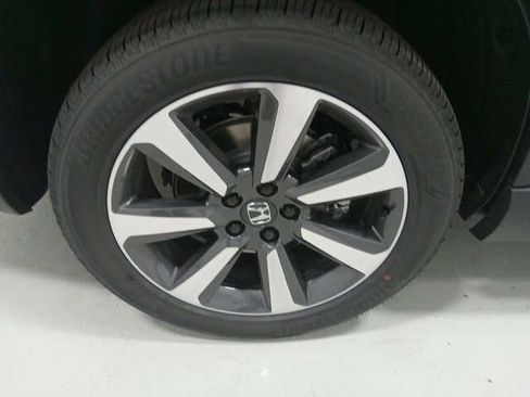 Used 2024 Honda Pilot Elite image 11