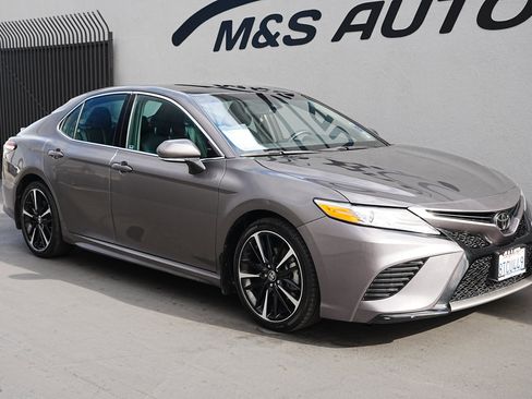 Used 2020 Toyota Camry XSE image 3