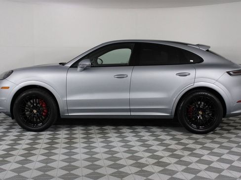 Used 2025 Porsche Cayenne S image 2