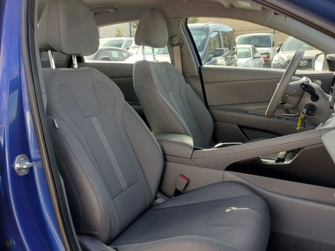 Used 2021 Hyundai Elantra SE image 29