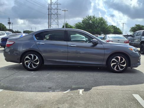 Used 2017 Honda Accord EX image 25