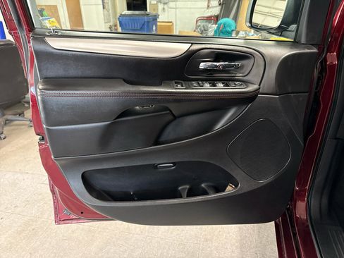 Used 2019 Dodge Grand Caravan GT image 29