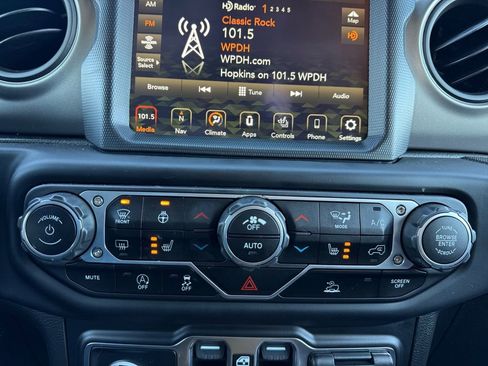 Certified 2023 Jeep Gladiator Willys image 29