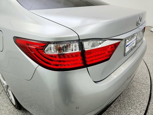 Used 2014 Lexus ES 350 w/ Luxury Package image 29