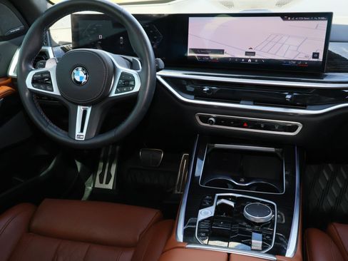 Used 2025 BMW X7 M60i image 12