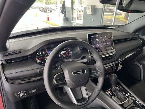 New 2026 Jeep Compass Latitude image 12