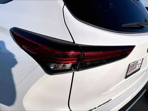 Used 2022 Toyota Highlander XSE image 23