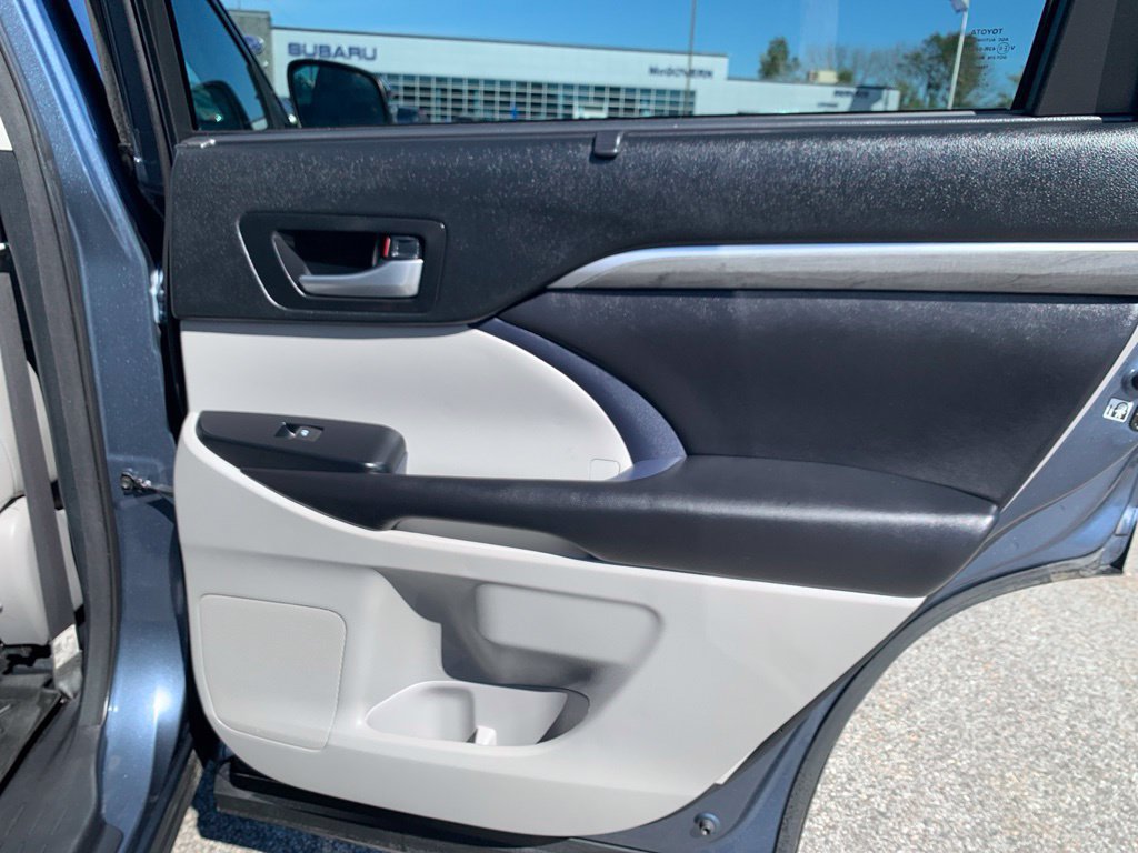 Used 2017 Toyota Highlander Limited Platinum w/ Carpet Mat Package AWD/4WD image 26