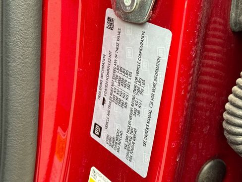 Used 2024 GMC Yukon XL SLE image 32