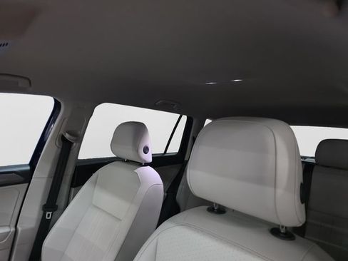 Used 2024 Volkswagen Tiguan SE AWD/4WD image 12