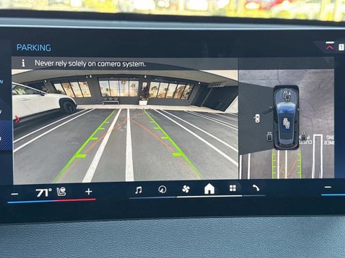 Certified 2025 BMW iX M60 image 25