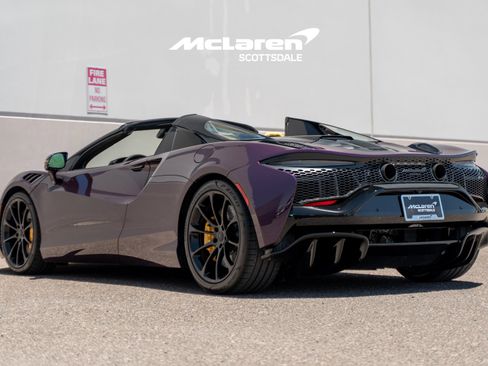 Used 2025 McLaren Artura Spider RWD image 5