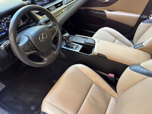 Used 2020 Lexus ES 300h w/ Premium Package FWD image 5