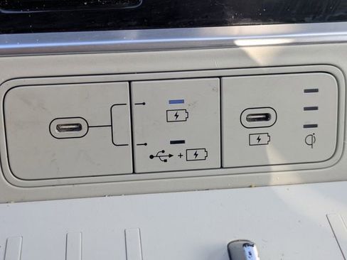 Used 2025 Hyundai Santa Fe Limited image 27