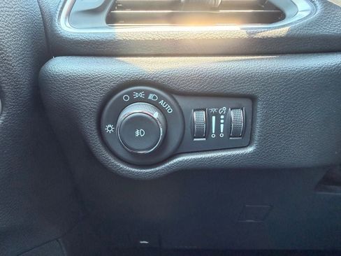 Used 2024 Chrysler Pacifica Limited w/ S Appearance Package AWD/4WD image 24