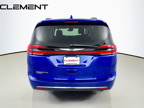 Used 2021 Chrysler Pacifica Touring FWD image 7