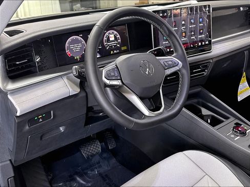 New 2026 Volkswagen Tiguan SE AWD/4WD image 7