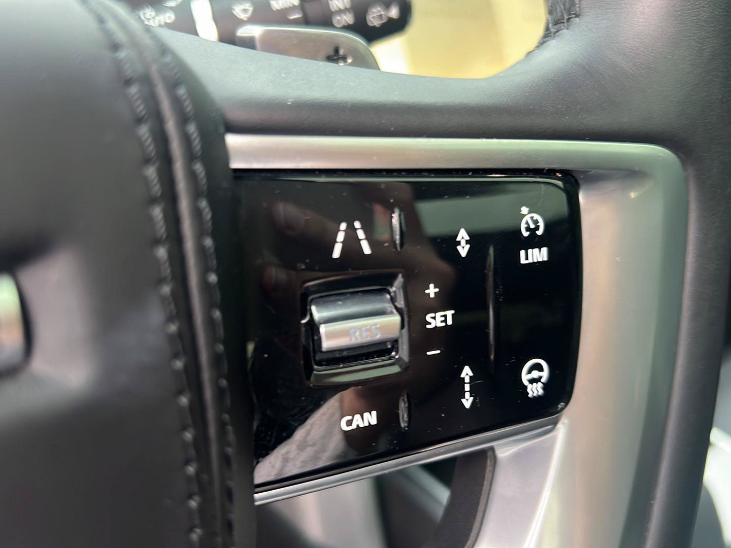 Certified 2026 Land Rover Range Rover SE AWD/4WD image 11