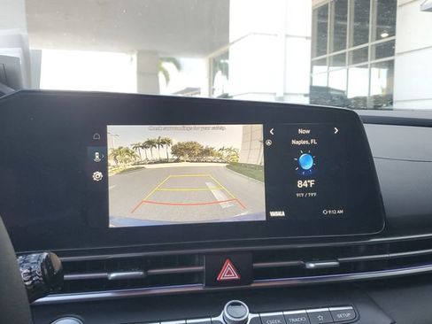 Used 2024 Hyundai Elantra SEL FWD image 25