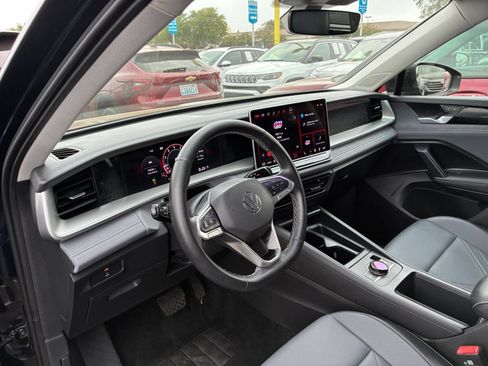 Used 2026 Volkswagen Tiguan SE AWD/4WD image 36