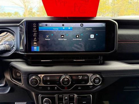 Used 2024 Jeep Wrangler Unlimited Rubicon image 15