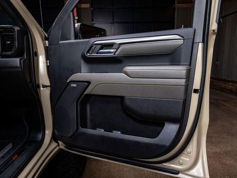 Used 2022 Chevrolet Silverado 1500 ZR2 w/ Technology Package image 36