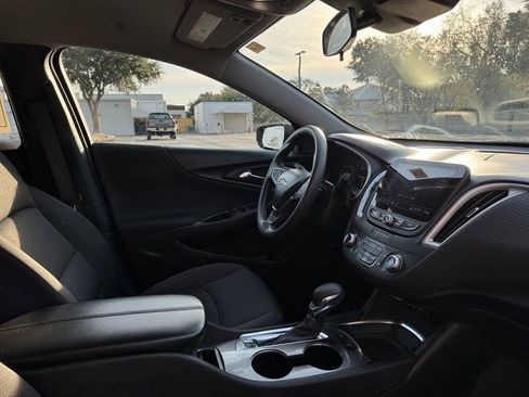 Used 2024 Chevrolet Malibu LT image 31