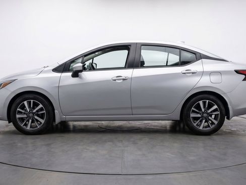 Used 2025 Nissan Versa SV FWD image 5