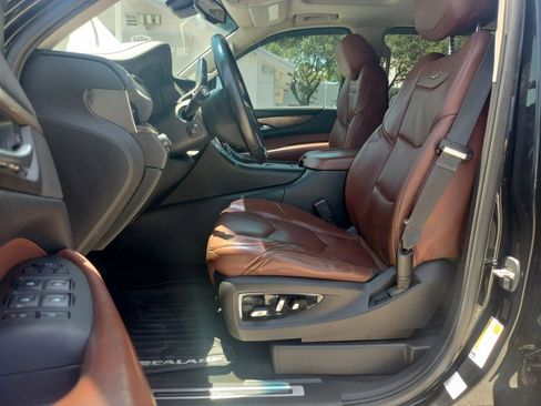 Used 2015 Cadillac Escalade Luxury AWD/4WD image 16