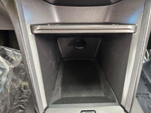 Used 2017 Chevrolet Equinox LT w/ Convenience Package image 16