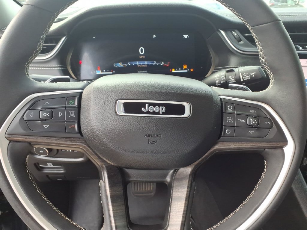 Used 2023 Jeep Grand Cherokee L Limited AWD/4WD image 7