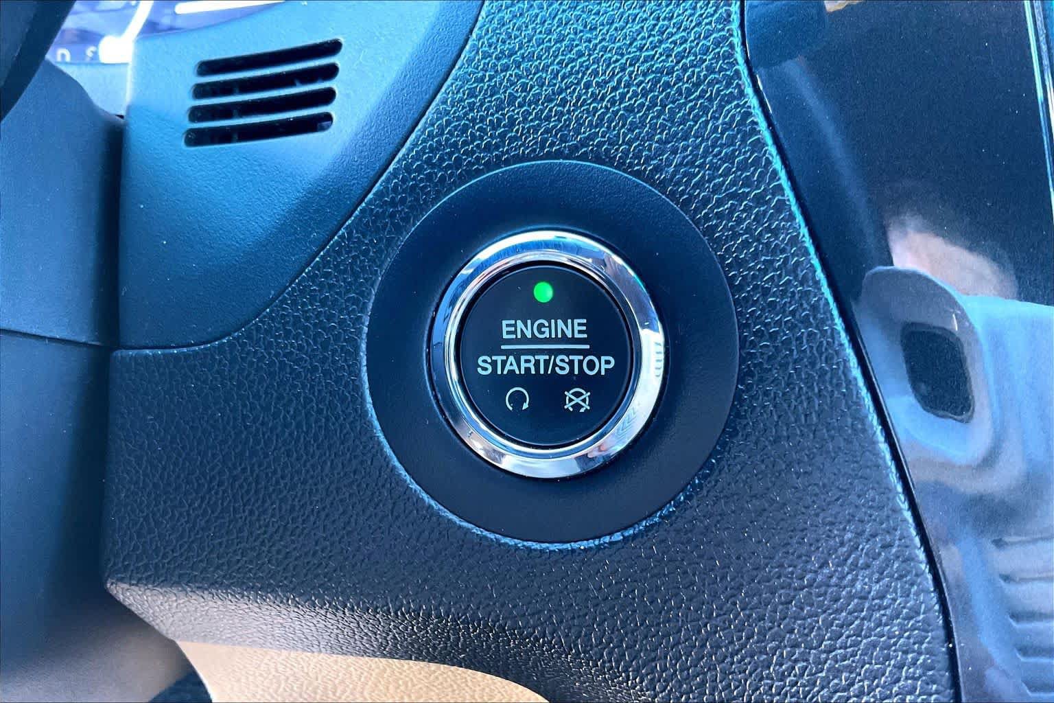 Used 2017 Ford Explorer XLT w/ Equipment Group 202A FWD image 30