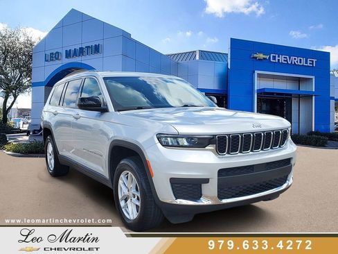 Used 2023 Jeep Grand Cherokee L Laredo RWD image 2