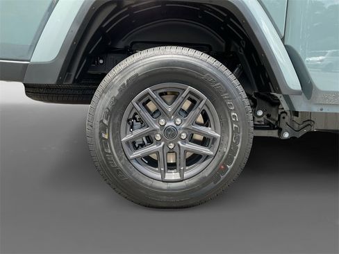 New 2025 Jeep Gladiator Sport image 15