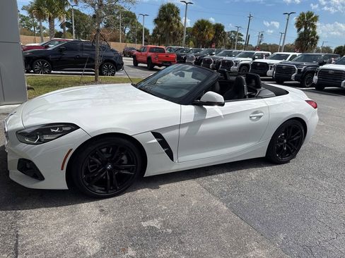 Used 2024 BMW Z4 sDrive30i w/ Convenience Package image 11