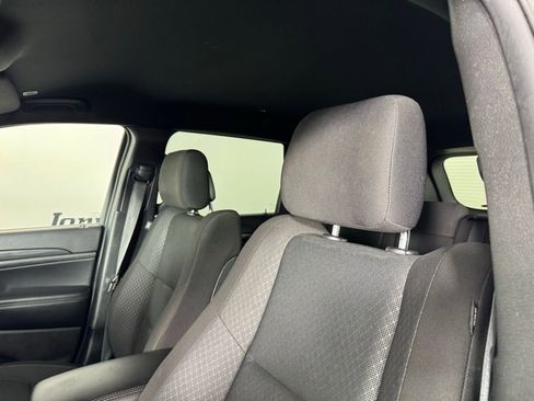Used 2020 Jeep Grand Cherokee Laredo AWD/4WD image 11