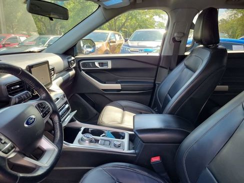 Used 2022 Ford Explorer XLT w/ Equipment Group 202A AWD/4WD image 22