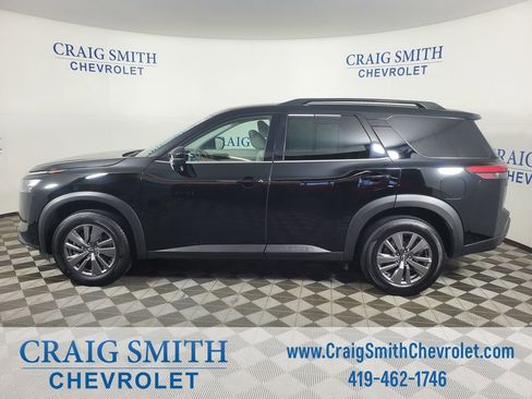 Used 2025 Nissan Pathfinder SV FWD image 2
