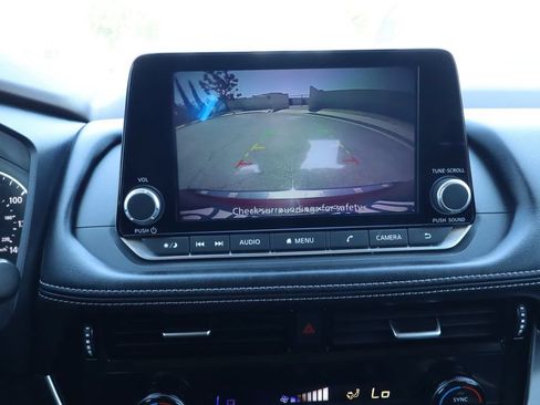 Used 2022 Nissan Rogue SV FWD image 24