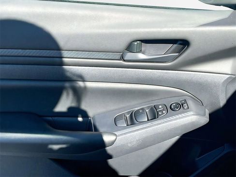 Used 2025 Nissan Altima 2.5 S FWD image 13